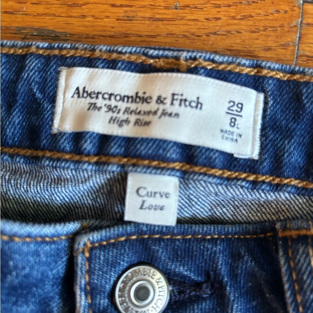 Abercrombie and Fitch Curve Love High Rise 90's Relaxed Straight Jean - size 29L